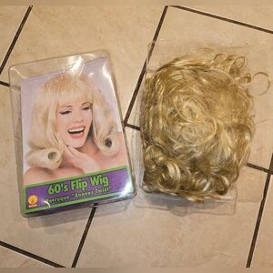Blonde hair 1960s Synthetic hair Flip wig with bangs